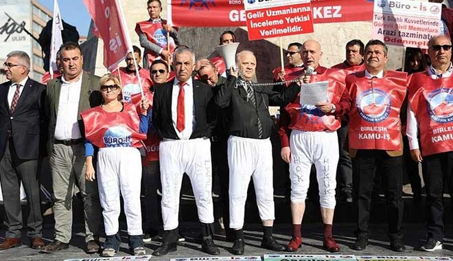 Memur paçalı don giydi: Donumuza kadar sömürülüyoruz